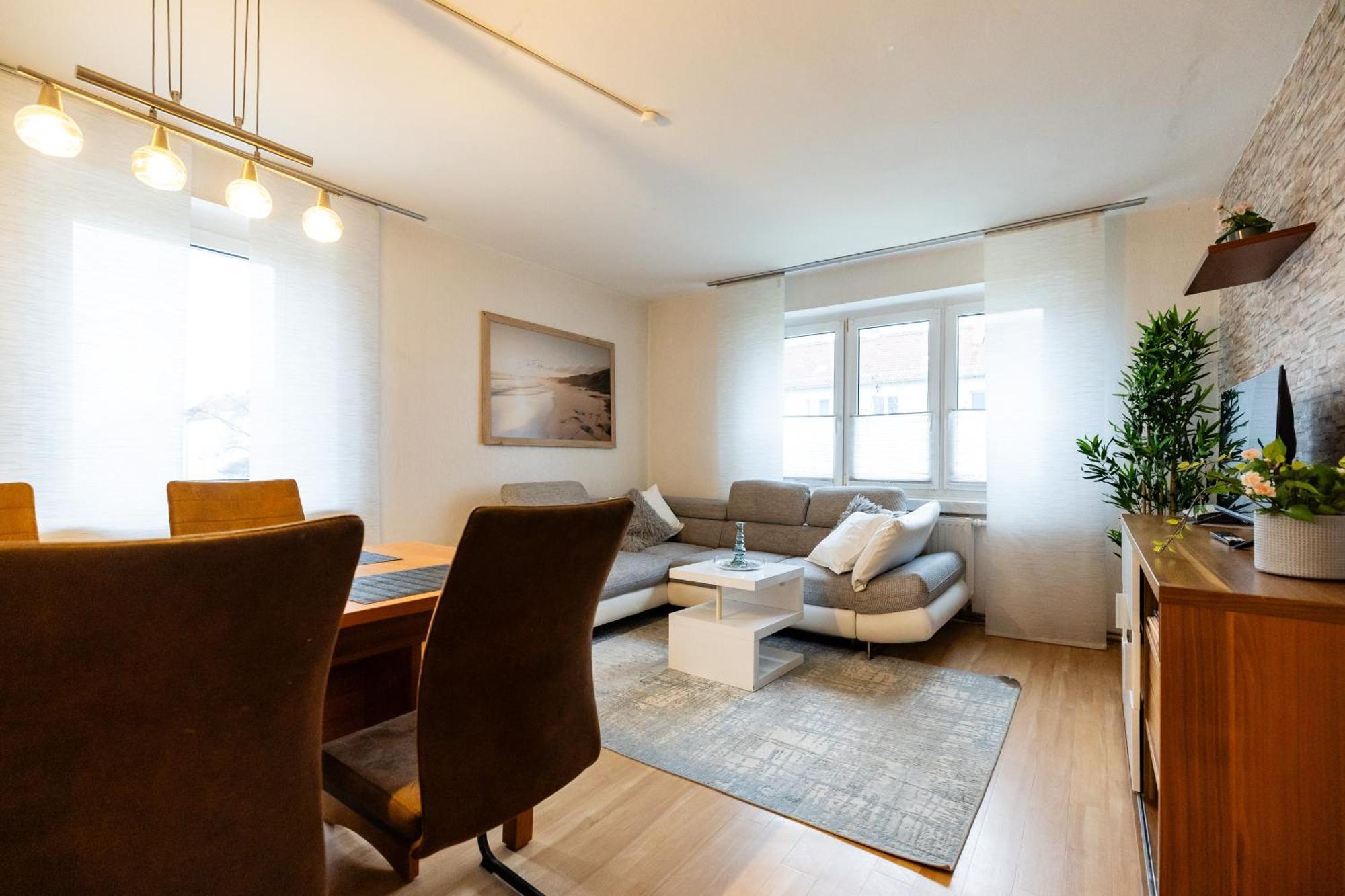 Moderne 4 Zimmer Wohnung Vollausgestattet Und Moebliert Halle  Kültér fotó